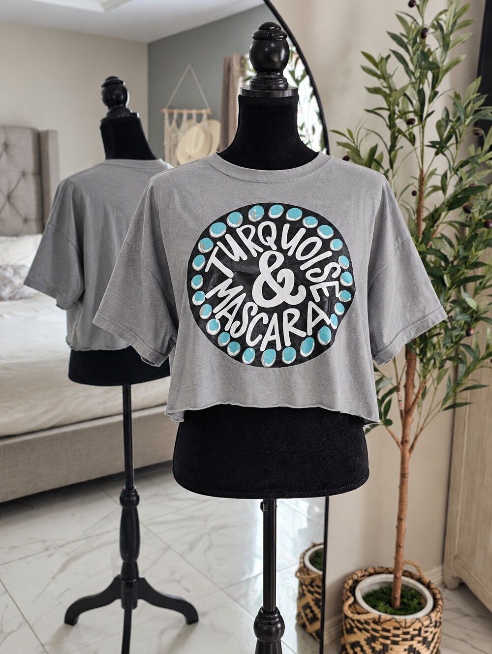 Turquoise & Mascara Gray Crop Tee
